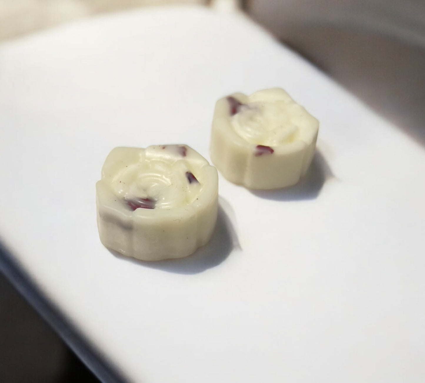 ROSE Shaped Dried Rose Petals Scented Wax Melts | Mineral Vegan Botanical Wax Warmers - Scented_Burn Candle Co.